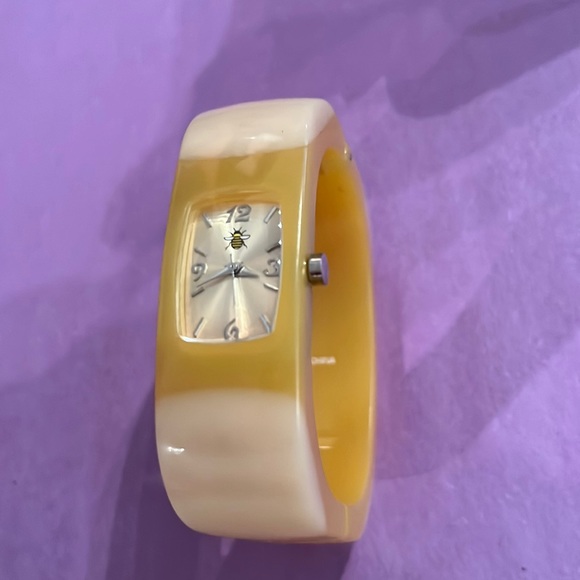 OUI ART WATCH, plastic lucite band, clean - Picture 1 of 5